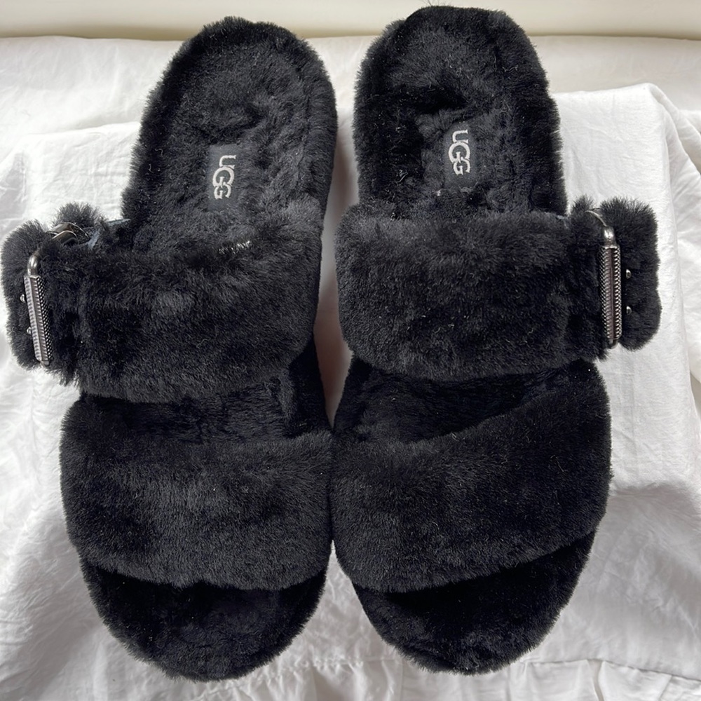 Ugg lamb fur slippers black